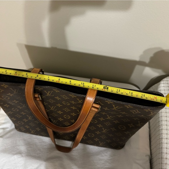 Louis Vuitton - Picture 8 of 11